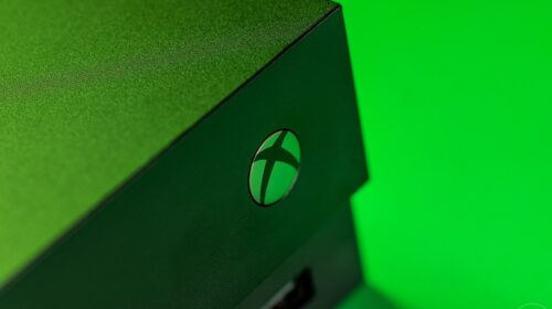 İşte birkaç seçenekle çevirisi:Microsoft, yeni nesil Xbox'ın bir PC olacağını söylüyor. (Most common and direct)
Microsoft'a göre, yeni nesil Xbox bir PC olacak. (According to Microsoft...)
Yeni nesil Xbox bir PC olacak, Microsoft böyle diyor. (Slightly more informal)